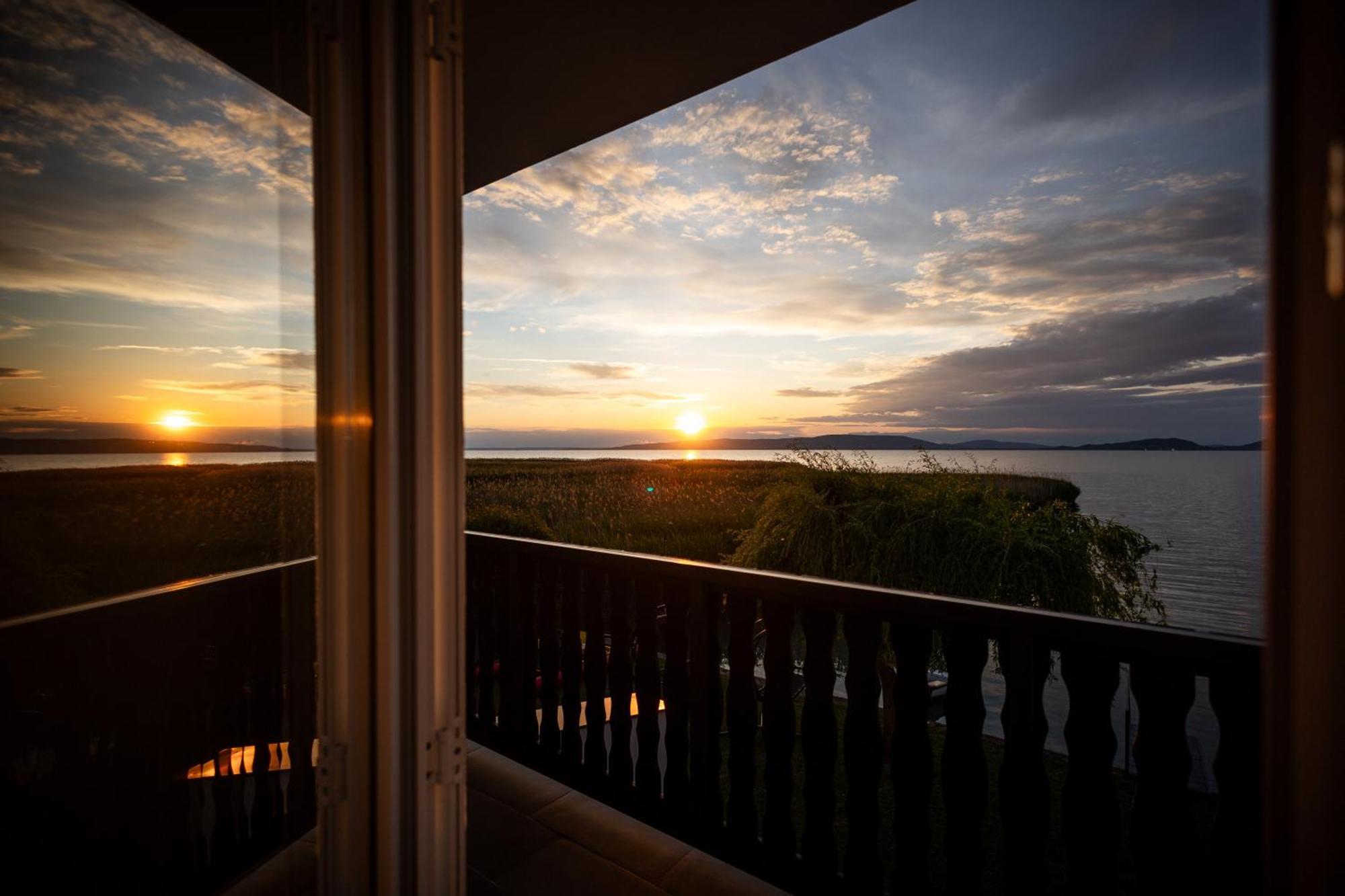 Balaton A Kertben - Balaton In The Garden - Beachfront Houses With Beautiful View, Private Beach Balatonfenyves Εξωτερικό φωτογραφία